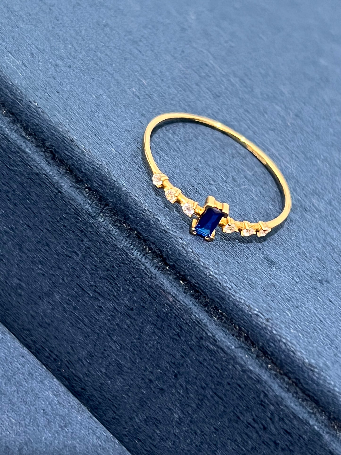 Anillo minimalista