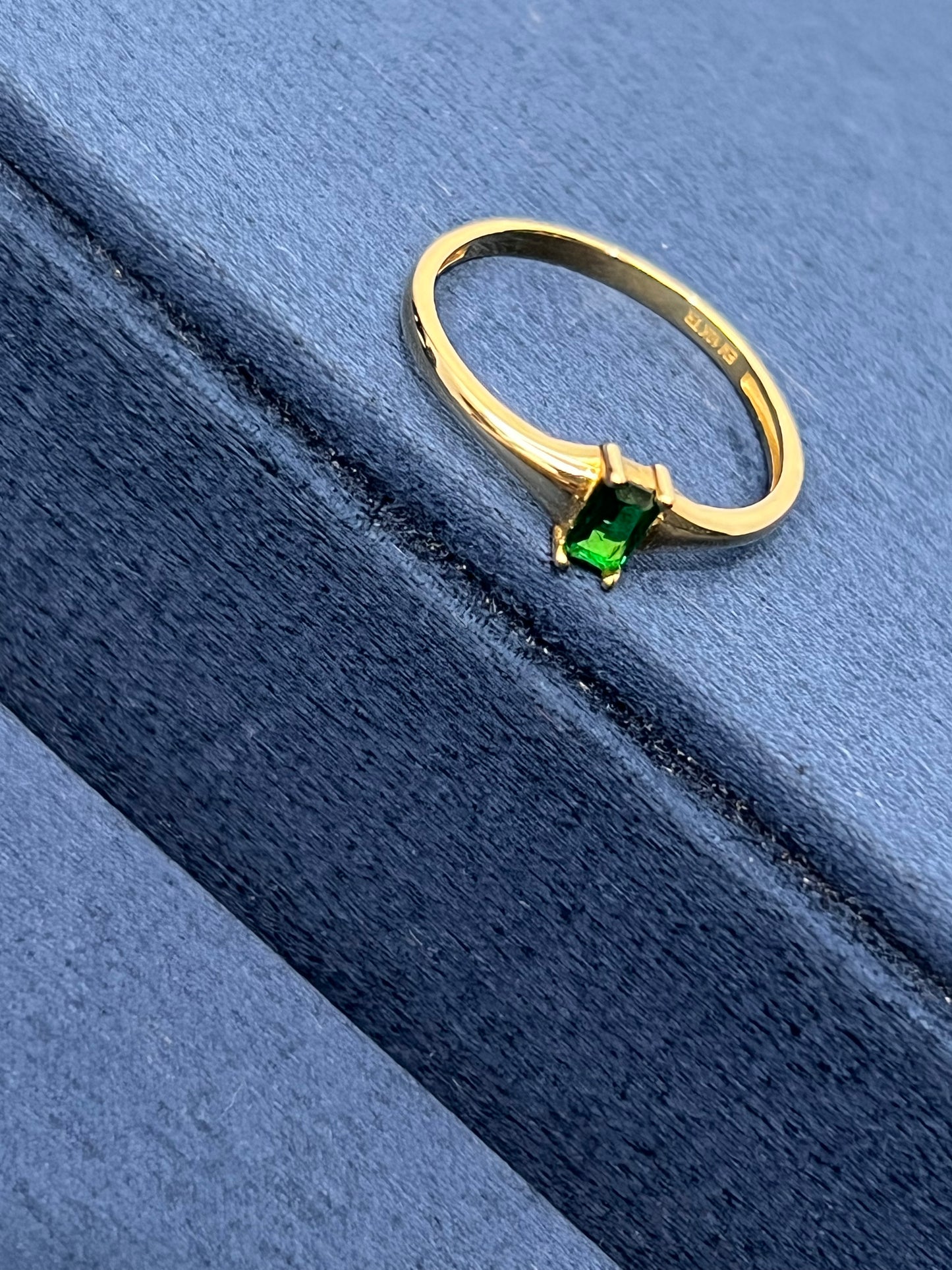 Anillo minimalista
