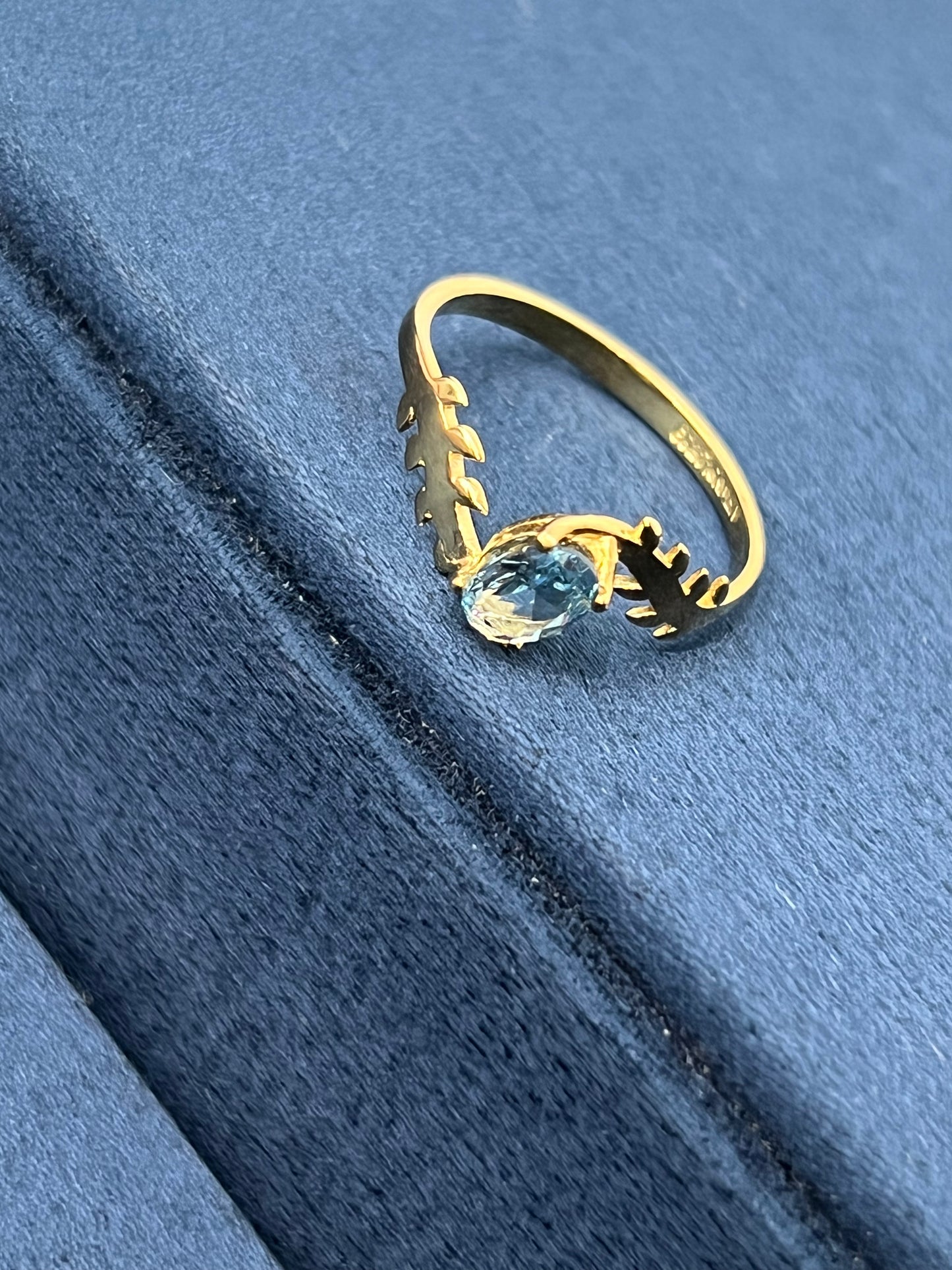 Anillo de hojas