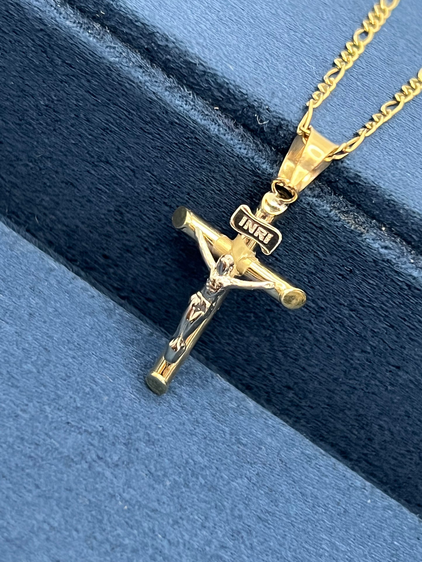 Cruz con cristo tubular