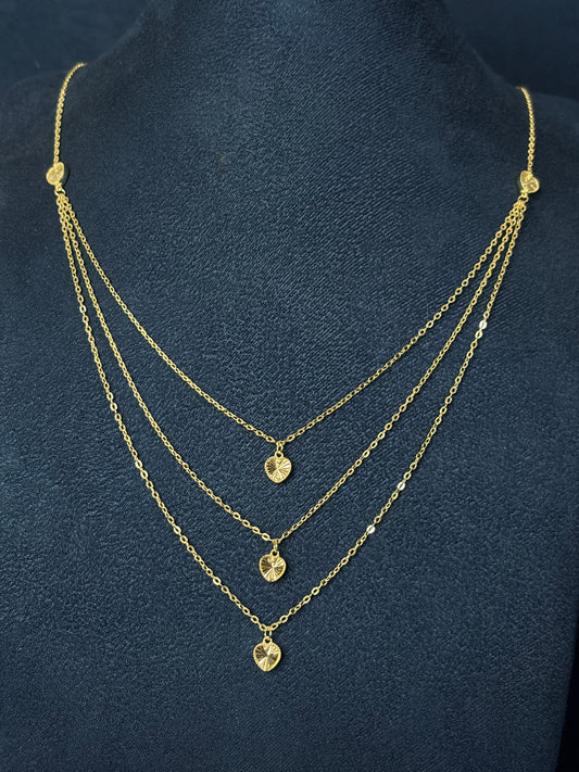 Gargantilla triple c/corazones diamantados.