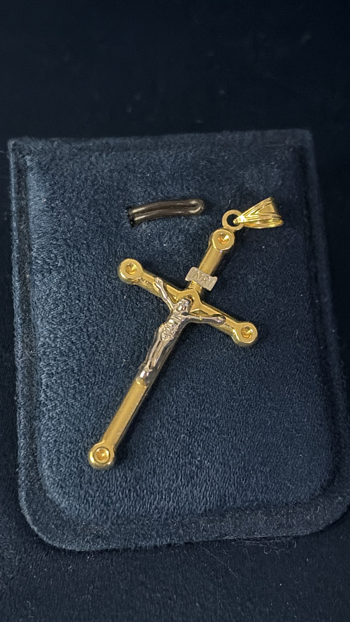 Crucifijo estilo barroco.